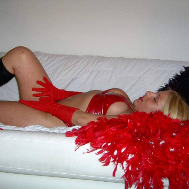 Karissa 22 Escort services Buena